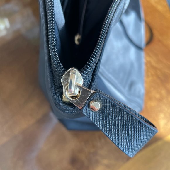 MICHAEL KORS TRAVEL TOTE BAG BLACK - Picture 6 of 10